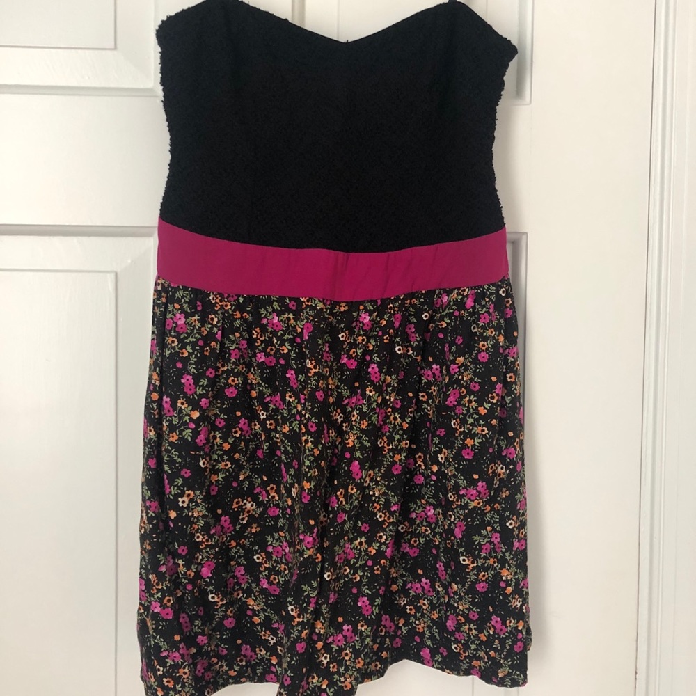 Black floral strapless romper